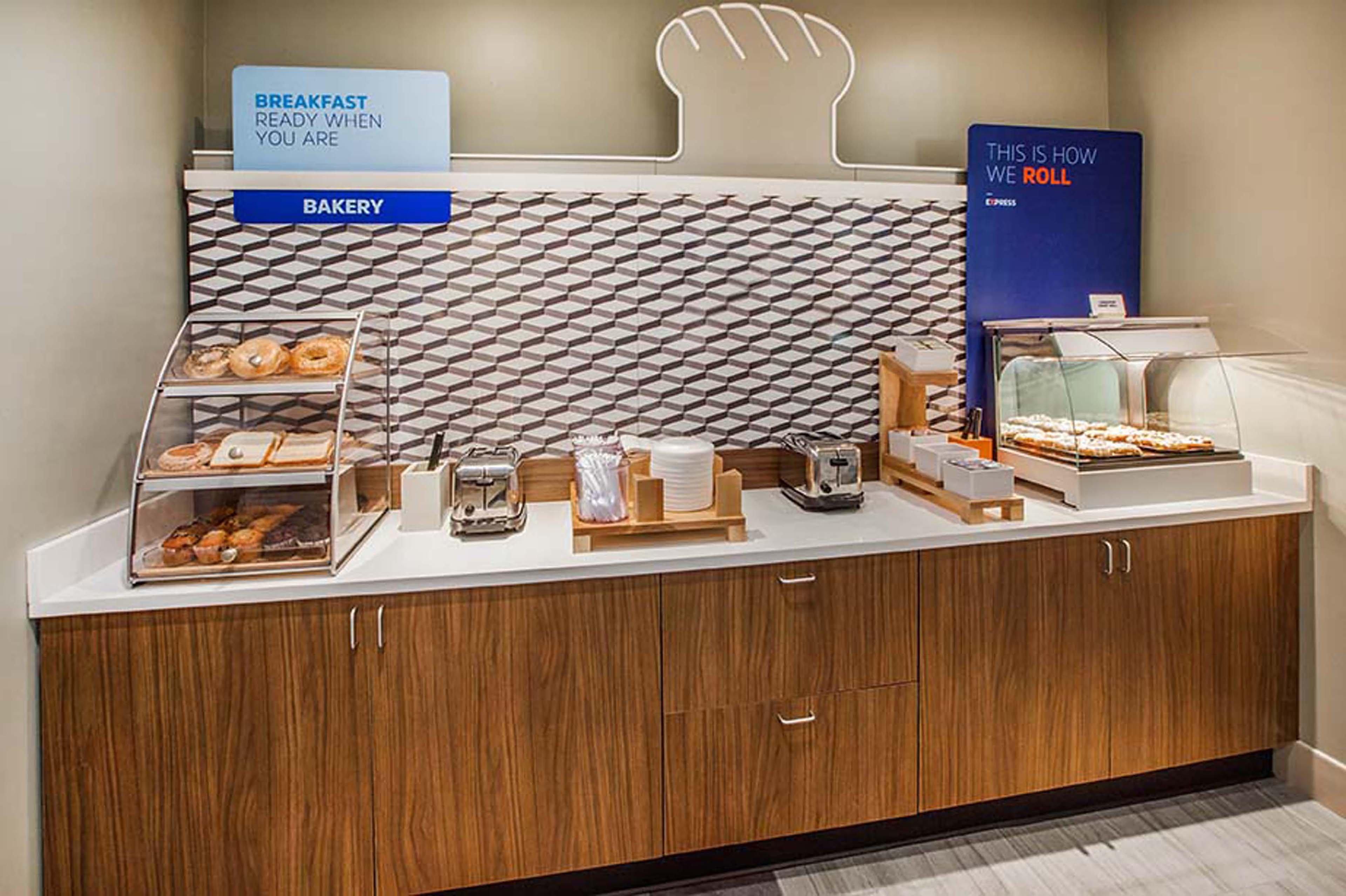Holiday Inn Express - Spring Hill By Ihg Dış mekan fotoğraf