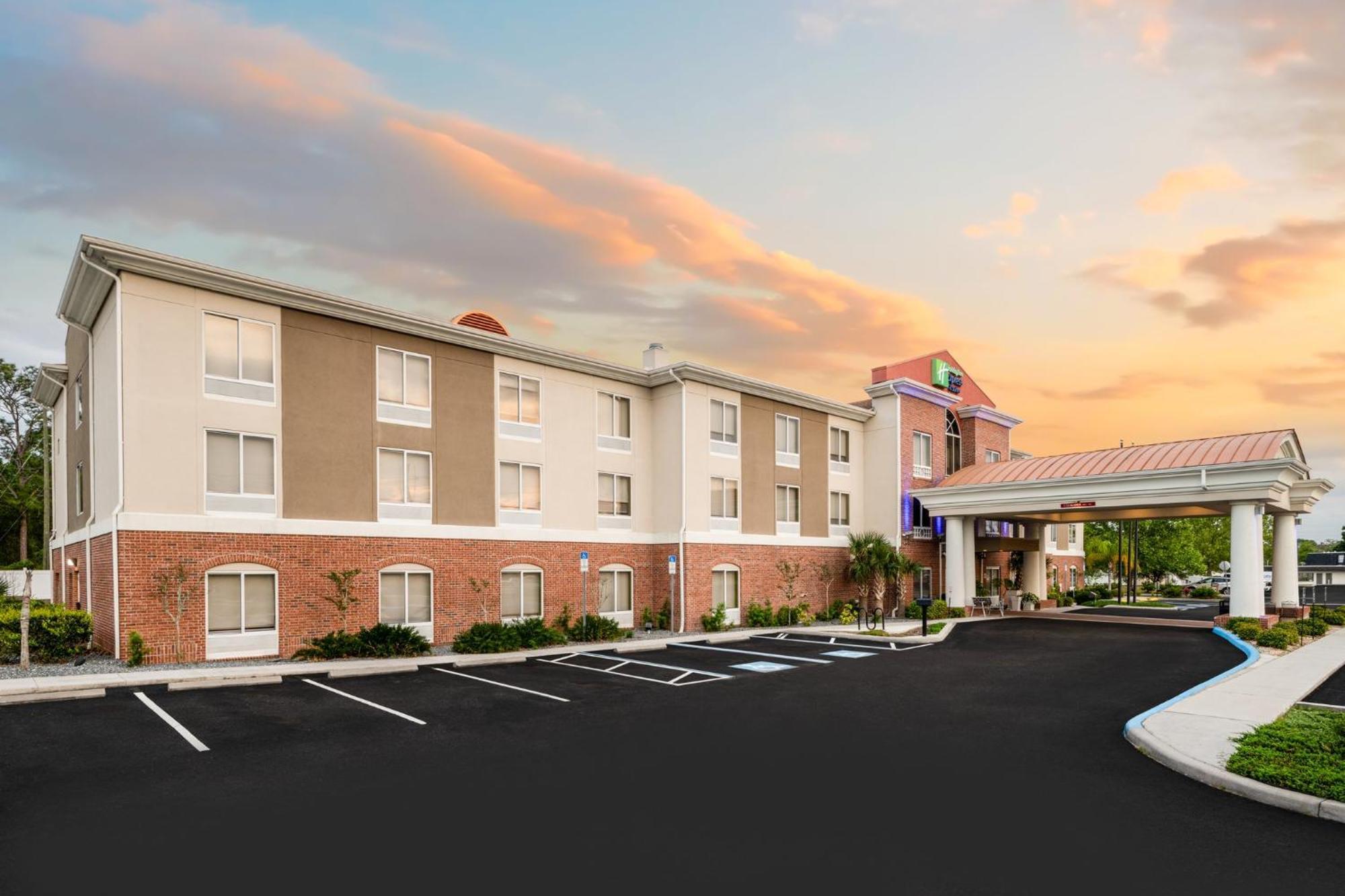 Holiday Inn Express - Spring Hill By Ihg Dış mekan fotoğraf