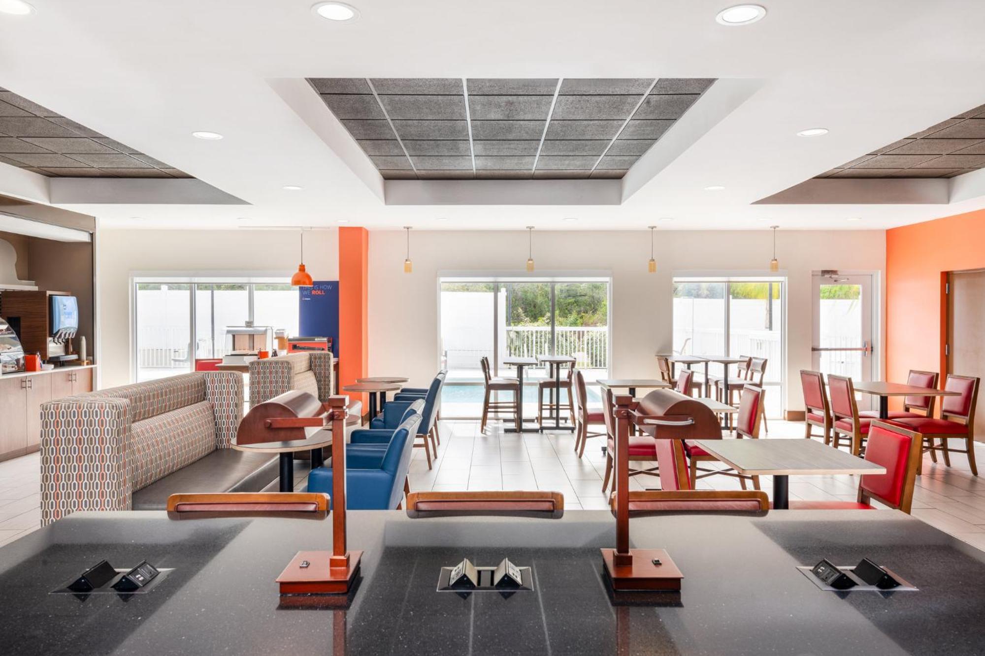 Holiday Inn Express - Spring Hill By Ihg Dış mekan fotoğraf