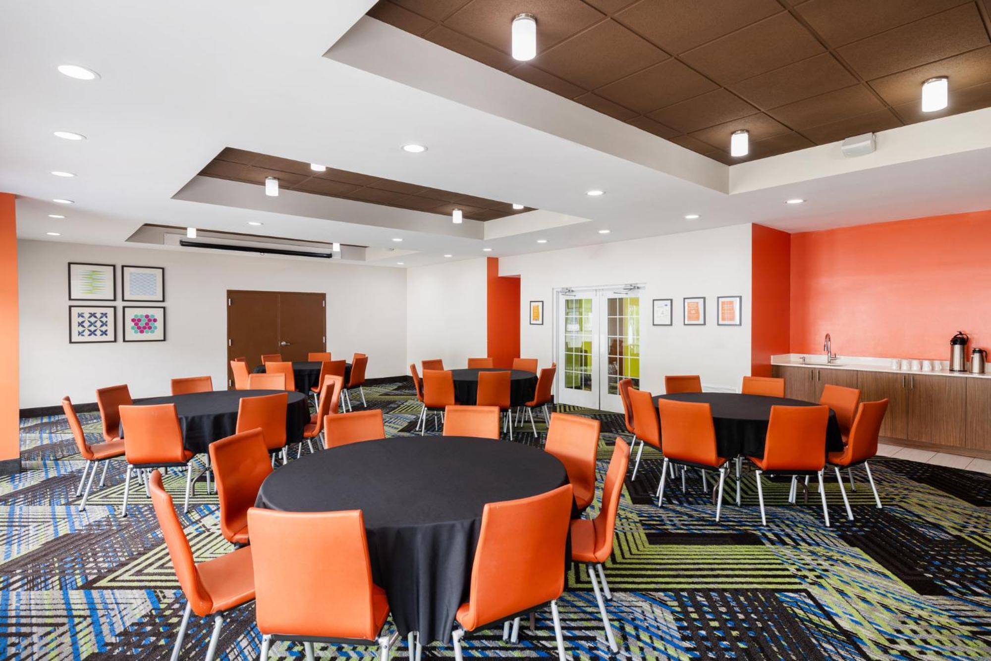 Holiday Inn Express - Spring Hill By Ihg Dış mekan fotoğraf