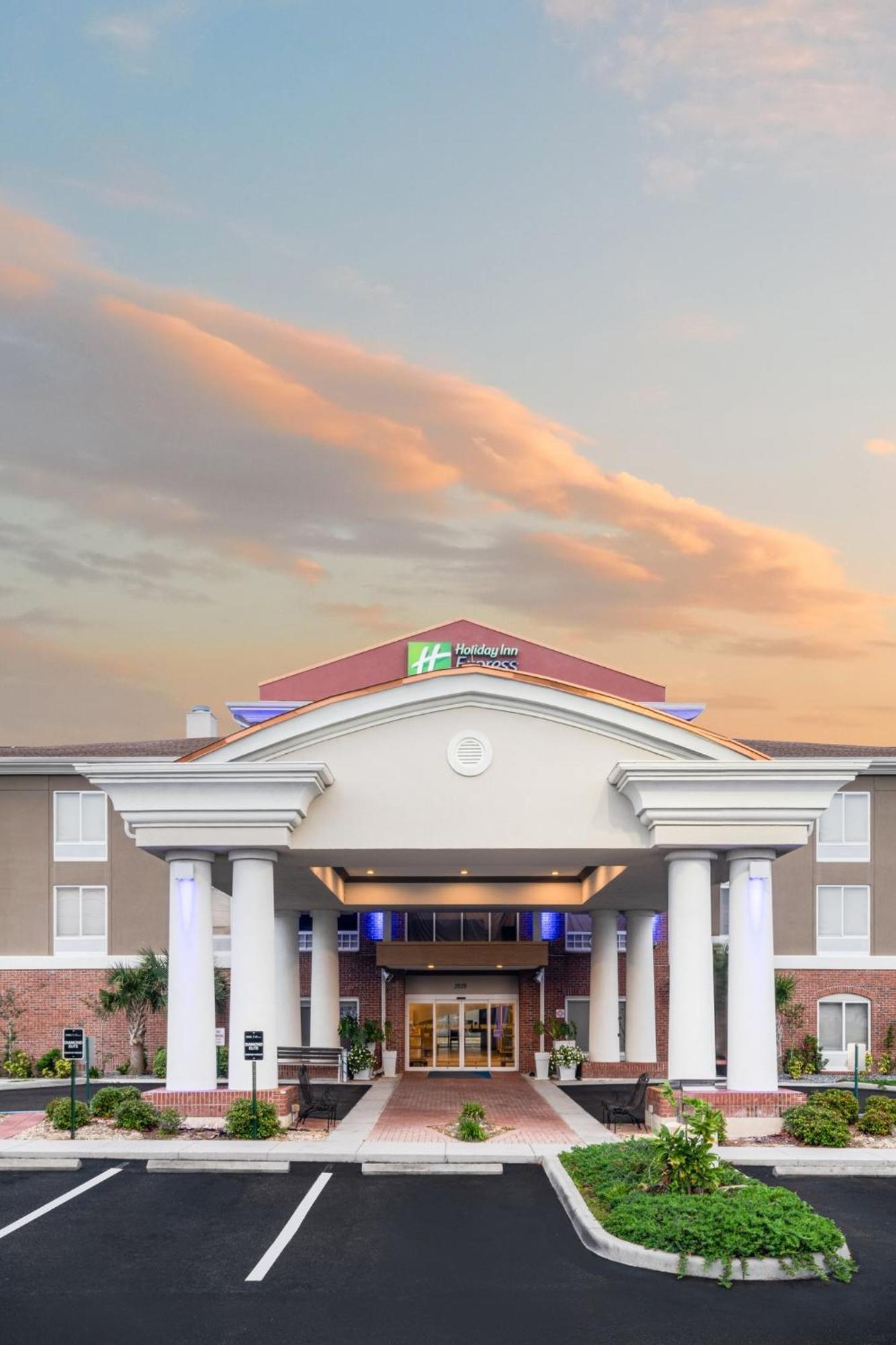 Holiday Inn Express - Spring Hill By Ihg Dış mekan fotoğraf