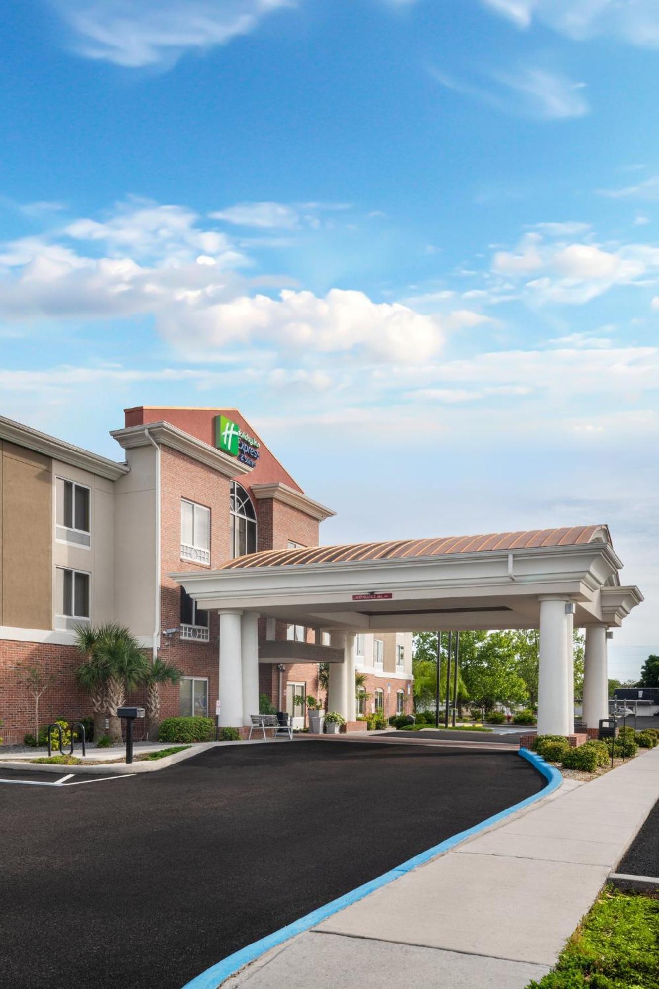 Holiday Inn Express - Spring Hill By Ihg Dış mekan fotoğraf
